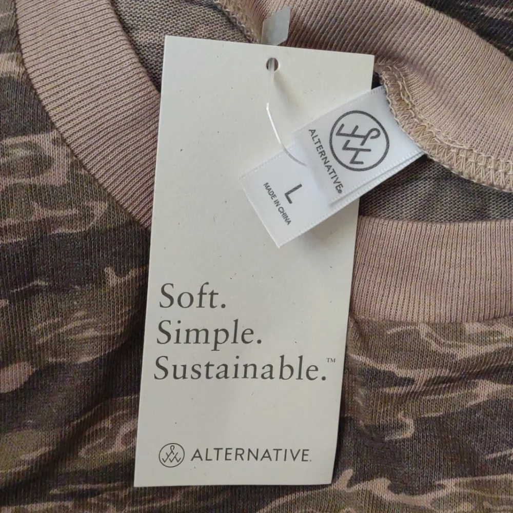 NWT ALTERNATIVE APPAREL Headliner Sustainable Camo Pullover Knit Crop Top - Picture 3 of 4